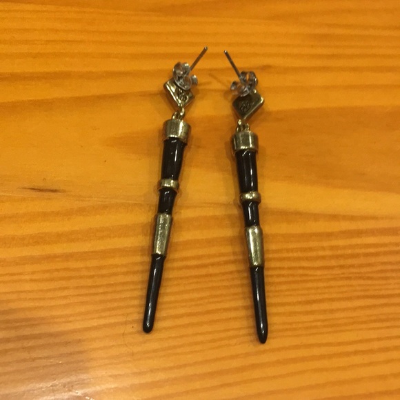 HOUSE OF HARLOW: Rift Valley Drop in Black - Picture 3 of 4